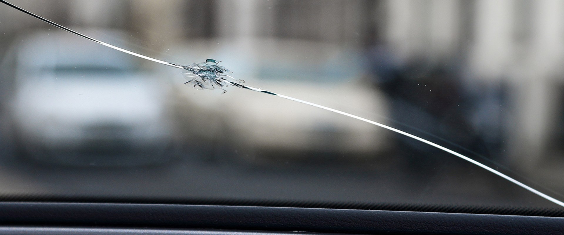 Comparing the Cost of Windshield Repair vs Replacement