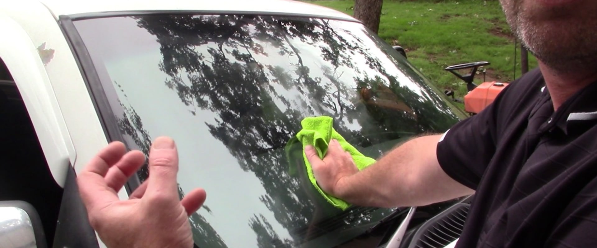 How to Clean Windshields